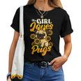 ガールズパグ犬愛好家 This Girl Loves Pugs レディースTシャツ