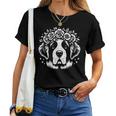 花のセントバーナード犬の花のグラフィック デザイン レディースTシャツ