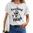Feeling Feral アライグマ ミーム アルコール 飲酒 恋人 男性 女性 レディースTシャツ