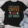 All I Need Is Coffee And My Dogs レディースTシャツ 面白い贈り物