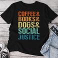 Coffee Books Dogsocial Justice レディースTシャツ 面白い贈り物