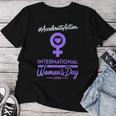 International Women's Day 2025 Accelerate Action Girls レディースTシャツ 面白い贈り物