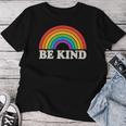 Lgbtq Be Kind Pocket Gay Pride Lgbt Ally Rainbowintage レディースTシャツ 面白い贈り物
