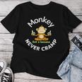 Monkey Never Cramp Eat A Banana レディースTシャツ 面白い贈り物