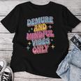 Very Demureery Mindfulibes Only Cute Retro Girls レディースTシャツ 面白い贈り物