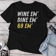 Wine Em Dine Em 69 Em 面白い セックス ジョーク 汚いユーモア レディースTシャツ 面白い贈り物