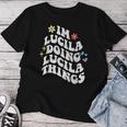 レトロ Groovy Im Lucila Doing Lucila Things 面白い母 レディースTシャツ 面白い贈り物