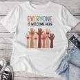 Everyone Is Welcome Here アイダホ 教師 男性 女性 キッズ レディースTシャツ 面白い贈り物