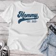 Mommy Est 2025 Mommy To Be New Mommy Pregnancy レディースTシャツ 面白い贈り物