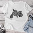 緑寿祝い バイク好き 車好き 父 男性 女性 クラシック 66歳 The Road Never Ends At 66 レディースTシャツ 面白い贈り物