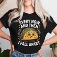 Every Now And Then I Fall Apart タコスユーモア レディースTシャツ 彼女への贈り物