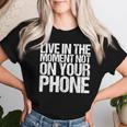 Live In The Moment Not On Your Phone Health Wellness レディースTシャツ 彼女への贈り物