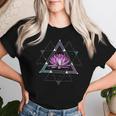 Lotus Floweracred Geometry Yoga Meditationpiritual Zen レディースTシャツ 彼女への贈り物