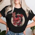 Redpider Lily の 彼岸花 または ヒガンバナ と 日本の天狗の面 の グラフィック レディースTシャツ 彼女への贈り物