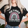 Retired Teacher Class Of 2025 Rainbow Retro Graduation レディースTシャツ 彼女への贈り物