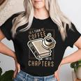 I Turn Coffee Into Chapters 本の虫 読書 レディースTシャツ 彼女への贈り物