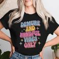 Very Demureery Mindfulibes Only Cute Retro Girls レディースTシャツ 彼女への贈り物