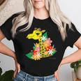 キリン 花 Giraffes Flower レディースTシャツ 彼女への贈り物