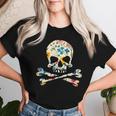 ジョリー・ロジャーのシルエット 花柄 スカル＆クロスボーン レディースTシャツ 彼女への贈り物