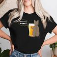 ビールをすすめるねこ2 猫 ビール Cat Beer レディースTシャツ 彼女への贈り物