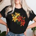 ユリの花 恋人の日 ユリ ホームフラワー ガーデンデザイン レディースTシャツ 彼女への贈り物