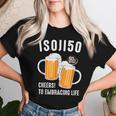 五十歳 五十路 ビール好き 酒好き 父 母 男性 女性 50歳お祝い Cheers To Embracing Life レディースTシャツ 彼女への贈り物