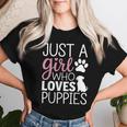 子犬 女の子 犬好き キュート ピンク 足跡プリント デザイン レディースTシャツ 彼女への贈り物