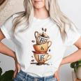 Coffee Is Life 愉快なコーヒー好きのギフト レディースTシャツ 彼女への贈り物