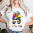 Messy Bun Proud Ally Pride Flag Love Lgbt レインボー サングラス レディースTシャツ 彼女への贈り物