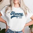 Mommy Est 2025 Mommy To Be New Mommy Pregnancy レディースTシャツ 彼女への贈り物