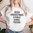 Never Underestimate A Publicchool Teacher Motivational レディースTシャツ 彼女への贈り物