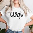 【Wife】妻 嫁 奥さん シンプル おしゃれ 英語 英文字 夫婦お揃い 結婚祝い カップル ペアルック おもしろ ペア レディースTシャツ 彼女への贈り物