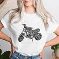 緑寿祝い バイク好き 車好き 父 男性 女性 クラシック 66歳 The Road Never Ends At 66 レディースTシャツ 彼女への贈り物