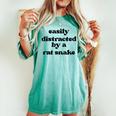 Easy Distracted By Anake Dad Mom Ratnake レディースオーバーサイズコンフォートTシャツ Chalky Mint