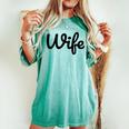 【Wife】妻 嫁 奥さん シンプル おしゃれ 英語 英文字 夫婦お揃い 結婚祝い カップル ペアルック おもしろ ペア レディースオーバーサイズコンフォートTシャツ Chalky Mint