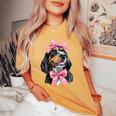 Coquette Bow Coonhound Dog Mom ピンクリボンガール レディースオーバーサイズコンフォートTシャツ Mustard