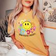 Grow Positive Thoughts イエロー スマイルフェイス 花 キッズ 女の子 レディースオーバーサイズコンフォートTシャツ Mustard