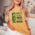 ピクルスが大好きな女の子だけ おかしなきゅうり レディースオーバーサイズコンフォートTシャツ Mustard