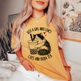 猫が大好きな女の子とボバティーラグドール猫好き レディースオーバーサイズコンフォートTシャツ Mustard