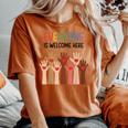 Everyone Is Welcome Here アイダホ 教師 男性 女性 キッズ レディースオーバーサイズコンフォートTシャツ Yam
