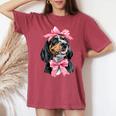Coquette Bow Coonhound Dog Mom ピンクリボンガール レディースオーバーサイズコンフォートTシャツ Crimson
