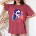 Girl Boss ポップアート セルフエンパワーメント レトロ 1950年代 レディースオーバーサイズコンフォートTシャツ Crimson