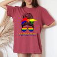 Messy Bun Proud Ally Pride Flag Love Lgbt レインボー サングラス レディースオーバーサイズコンフォートTシャツ Crimson