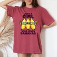 バナナ好きな女の子だけフルーツファニーイエローバナナ好き レディースオーバーサイズコンフォートTシャツ Crimson