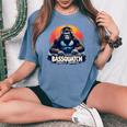 Bassquatch – Groovyasquatch Djデザイン 音楽愛好家向け レディースオーバーサイズコンフォートTシャツ Blue Jean