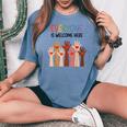 Everyone Is Welcome Here アイダホ 教師 男性 女性 キッズ レディースオーバーサイズコンフォートTシャツ Blue Jean
