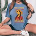 Wild West Dreams Country Western Cowgirl Rodeo グラフィック レディースオーバーサイズコンフォートTシャツ Blue Jean