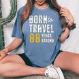 米寿祝い 旅行好き 父 母 男性 女性 88歳 レトロ おしゃれ 文字デザイン Born To Travel 長袖tシャツ レディースオーバーサイズコンフォートTシャツ Blue Jean