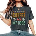 All I Need Is Coffee And My Dogs レディースオーバーサイズコンフォートTシャツ Pepper