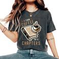 I Turn Coffee Into Chapters 本の虫 読書 レディースオーバーサイズコンフォートTシャツ Pepper